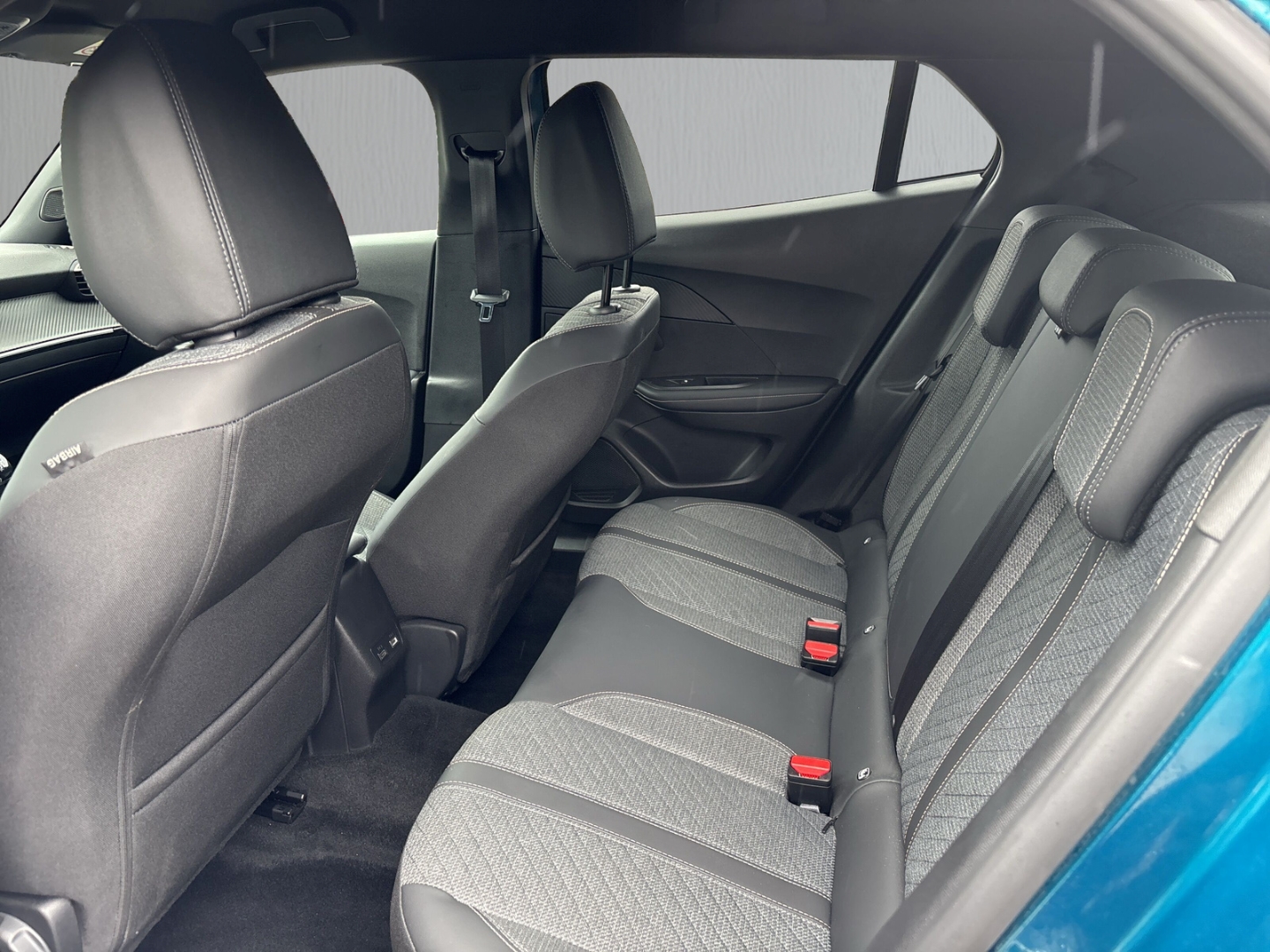 Fahrzeugabbildung Peugeot 2008 Allure LED PDC Kamera Alu 17