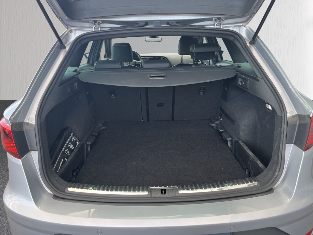 Fahrzeugabbildung SEAT Leon ST Cupra 300 4Drive PANO VIRT ACC DCC BEATS