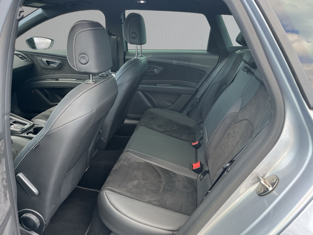 Fahrzeugabbildung SEAT Leon ST Cupra 300 4Drive PANO VIRT ACC DCC BEATS