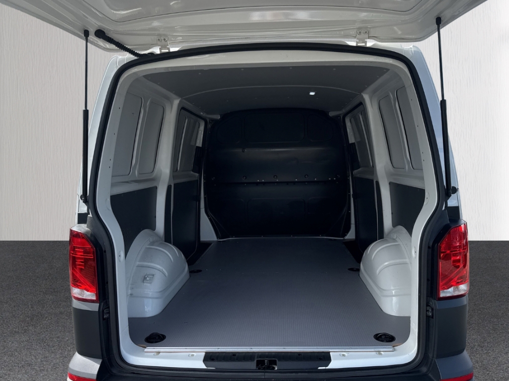 Fahrzeugabbildung Volkswagen Transporter 6.1 Kasten 2.0 TDI PDC Color BT Navi Klima