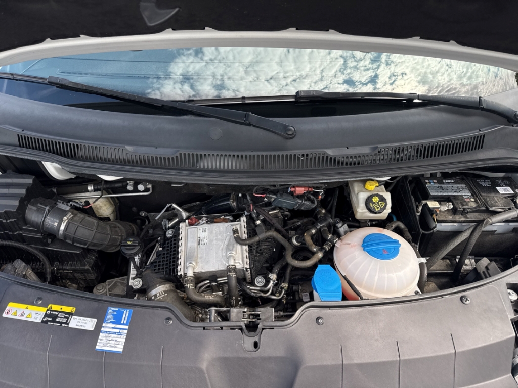 Fahrzeugabbildung Volkswagen Transporter 6.1 Kasten 2.0 TDI PDC Color BT Navi Klima