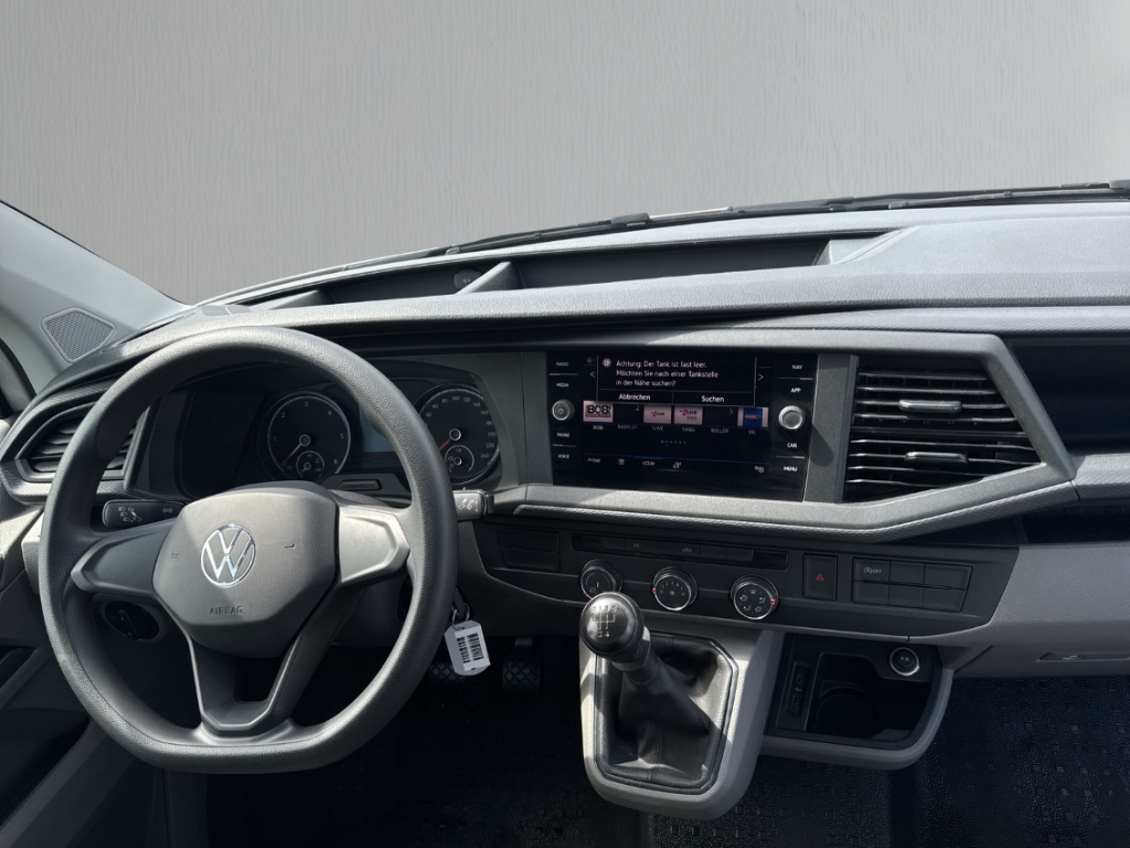 Fahrzeugabbildung Volkswagen Transporter 6.1 Kasten 2.0 TDI PDC Color BT Navi Klima