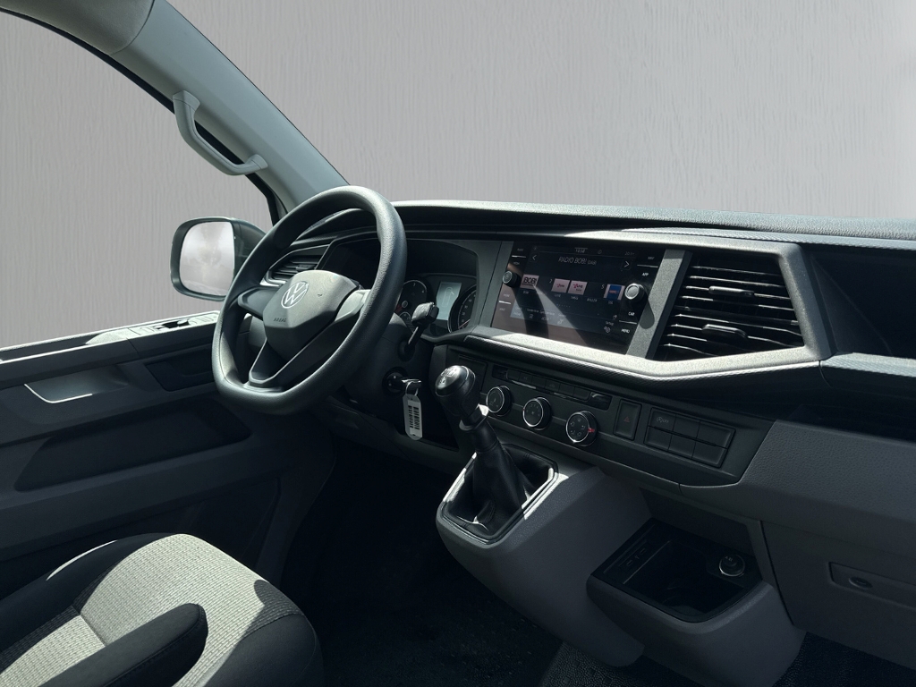 Fahrzeugabbildung Volkswagen Transporter 6.1 Kasten 2.0 TDI PDC Color BT Navi Klima