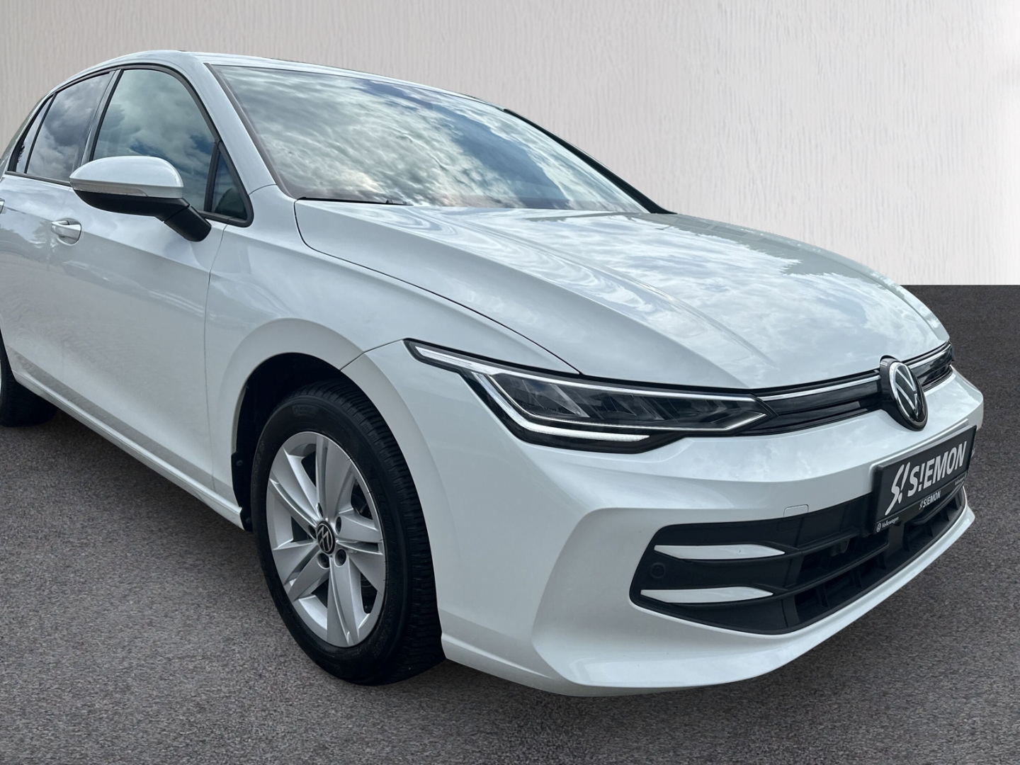 Fahrzeugabbildung Volkswagen Golf VIII 1.5 TSI Life LED ACC SHZ PDC VirtCock