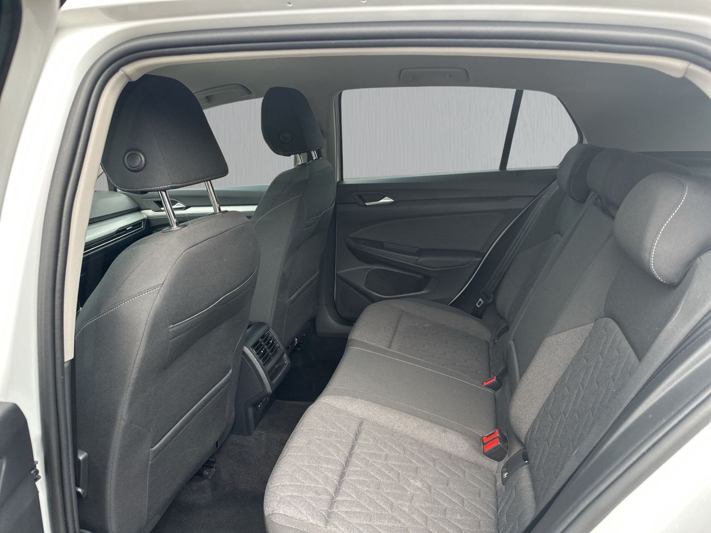 Fahrzeugabbildung Volkswagen Golf VIII 1.5 TSI Life LED ACC SHZ PDC VirtCock