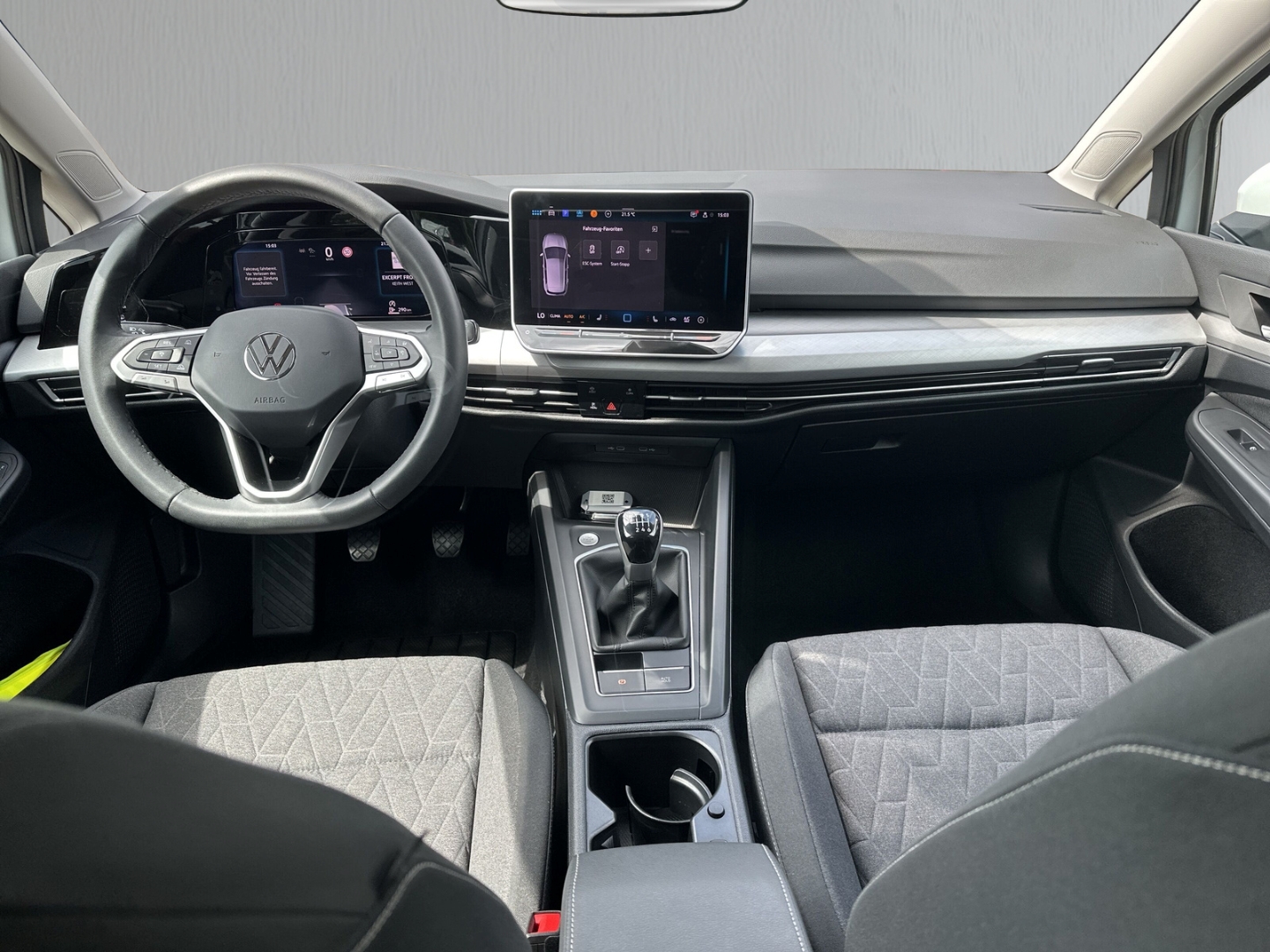 Fahrzeugabbildung Volkswagen Golf VIII 1.5 TSI Life LED ACC SHZ PDC VirtCock