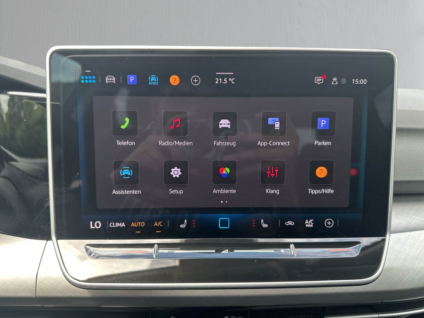 Fahrzeugabbildung Volkswagen Golf VIII 1.5 TSI Life LED ACC SHZ PDC VirtCock
