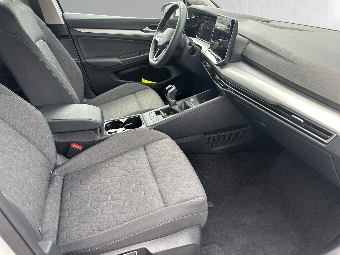 Fahrzeugabbildung Volkswagen Golf VIII 1.5 TSI Life LED ACC SHZ PDC VirtCock