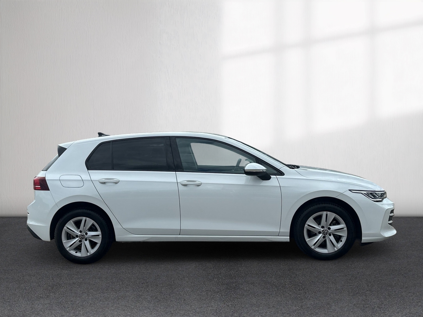 Fahrzeugabbildung Volkswagen Golf VIII 1.5 TSI Life LED ACC SHZ PDC VirtCock
