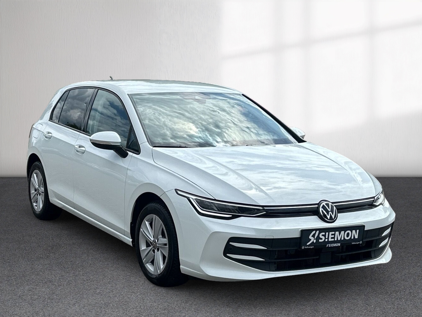 Fahrzeugabbildung Volkswagen Golf VIII 1.5 TSI Life LED ACC SHZ PDC VirtCock