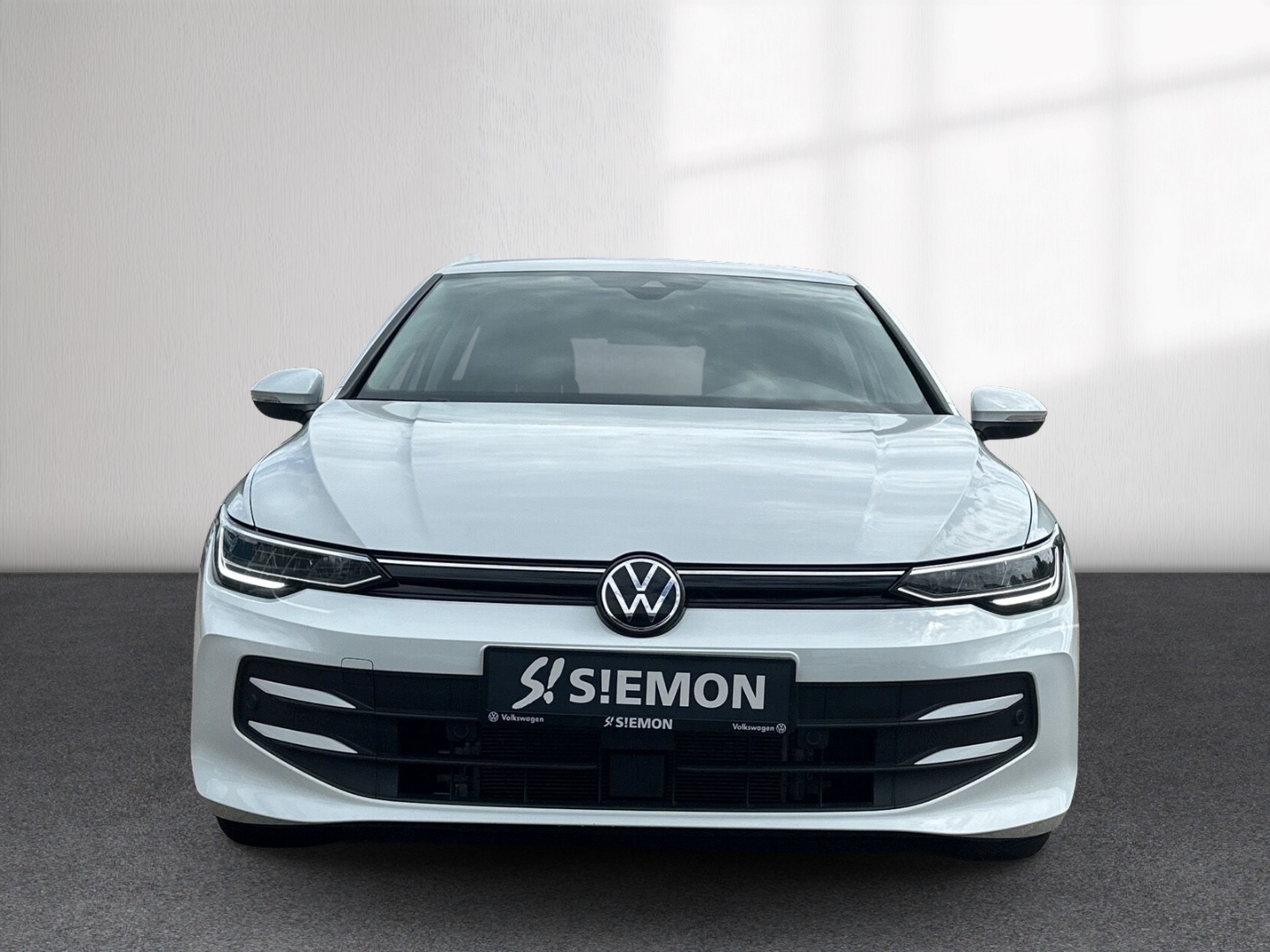Fahrzeugabbildung Volkswagen Golf VIII 1.5 TSI Life LED ACC SHZ PDC VirtCock