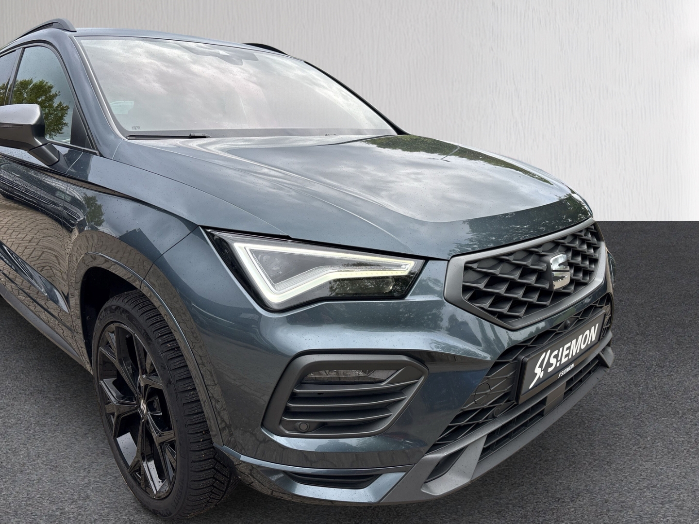 Fahrzeugabbildung SEAT Ateca FR 4Drive FR-Line 2.0TDI DSG AHK RFK SHZ LED