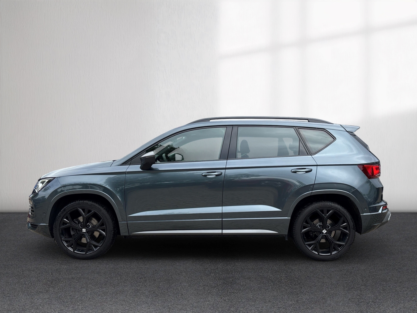 Fahrzeugabbildung SEAT Ateca FR 4Drive FR-Line 2.0TDI DSG AHK RFK SHZ LED