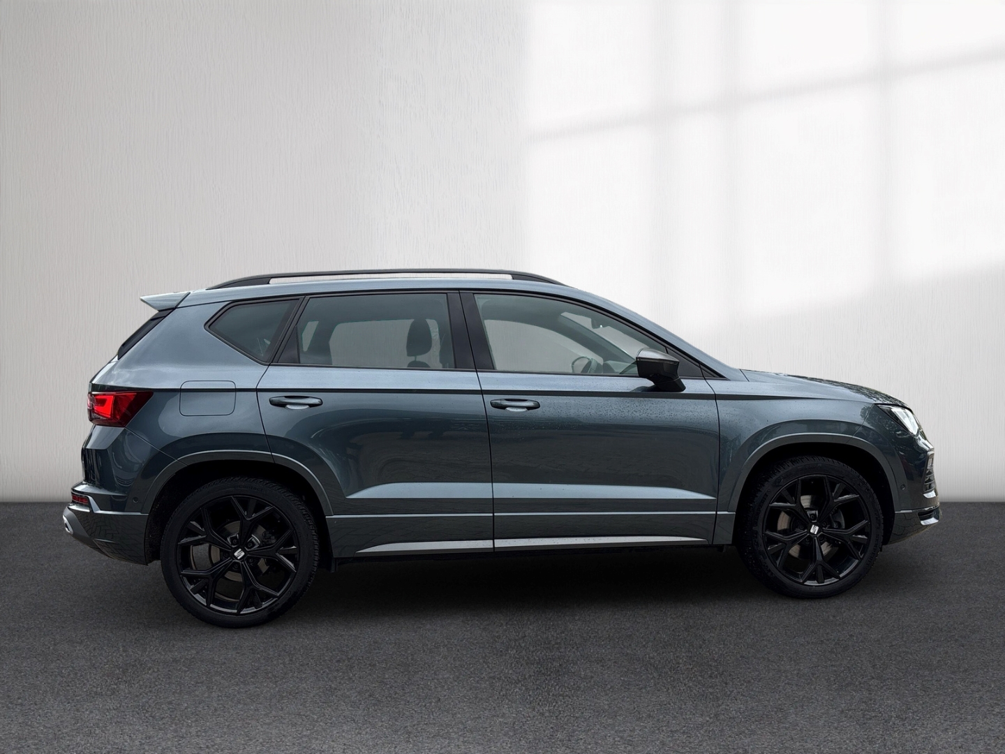 Fahrzeugabbildung SEAT Ateca FR 4Drive FR-Line 2.0TDI DSG AHK RFK SHZ LED