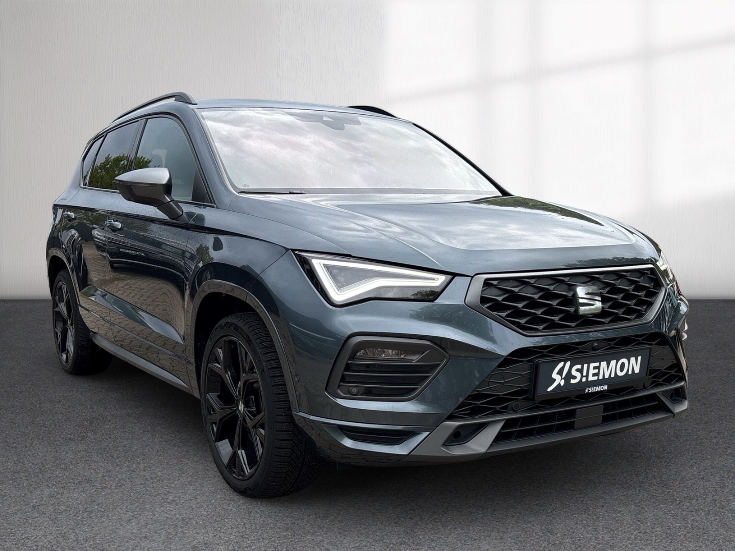 Fahrzeugabbildung SEAT Ateca FR 4Drive FR-Line 2.0TDI DSG AHK RFK SHZ LED