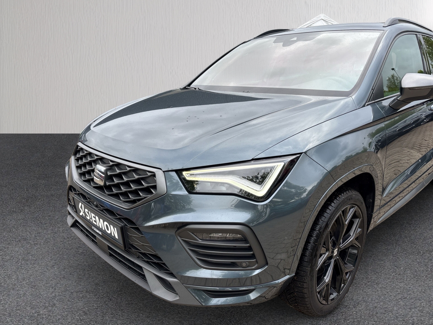 Fahrzeugabbildung SEAT Ateca FR 4Drive FR-Line 2.0TDI DSG AHK RFK SHZ LED