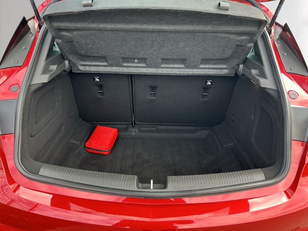 Fahrzeugabbildung Opel Astra K 1.2 Turbo Navi RKam LED PDC SHZ GRA Allwetter