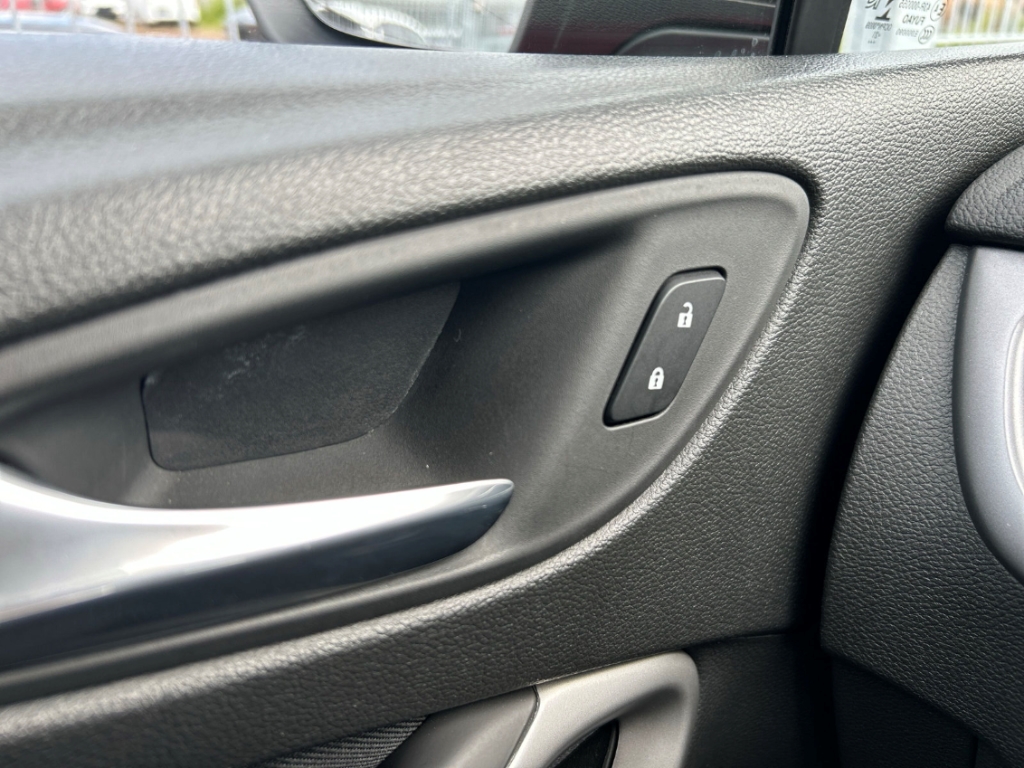 Fahrzeugabbildung Opel Astra K 1.2 Turbo Navi RKam LED PDC SHZ GRA Allwetter