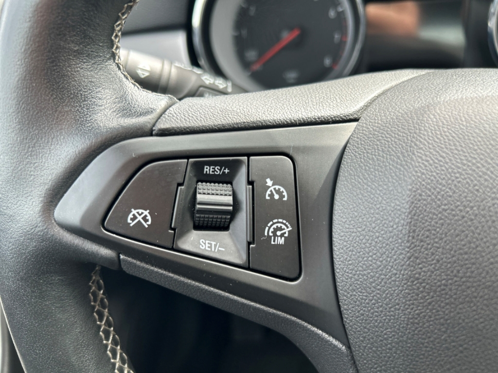 Fahrzeugabbildung Opel Astra K 1.2 Turbo Navi RKam LED PDC SHZ GRA Allwetter
