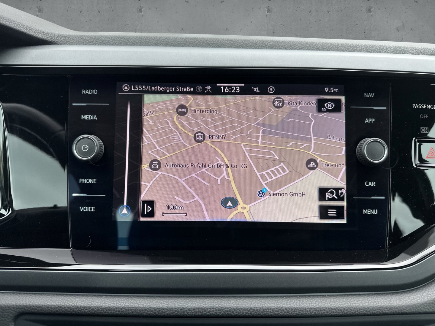 Fahrzeugabbildung Volkswagen Taigo 1.0 TSI DSG R-Line NAVI ACC LED MATRIX SHZ DIGICOCKP.