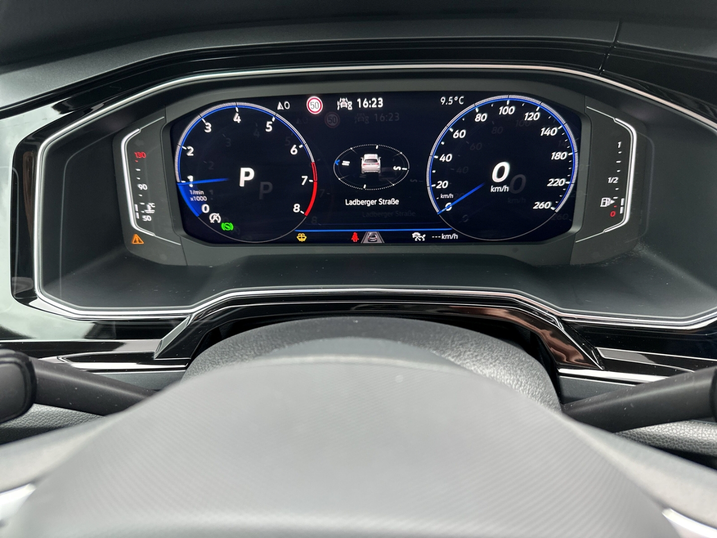 Fahrzeugabbildung Volkswagen Taigo 1.0 TSI DSG R-Line NAVI ACC LED MATRIX SHZ DIGICOCKP.