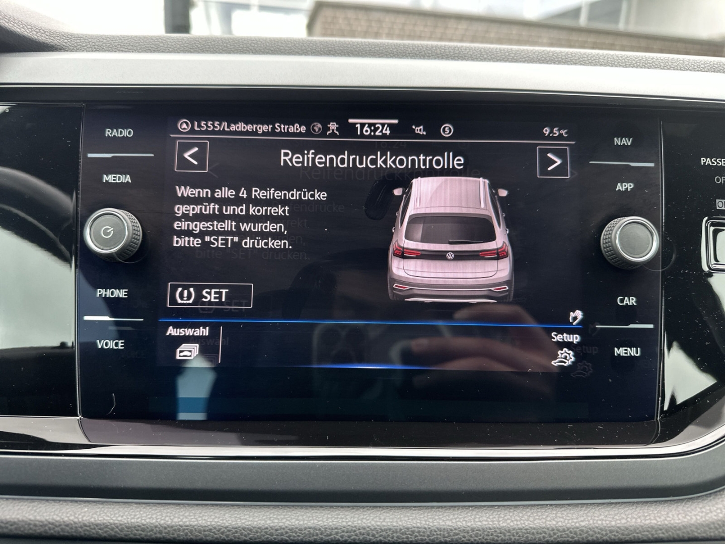 Fahrzeugabbildung Volkswagen Taigo 1.0 TSI DSG R-Line NAVI ACC LED MATRIX SHZ DIGICOCKP.