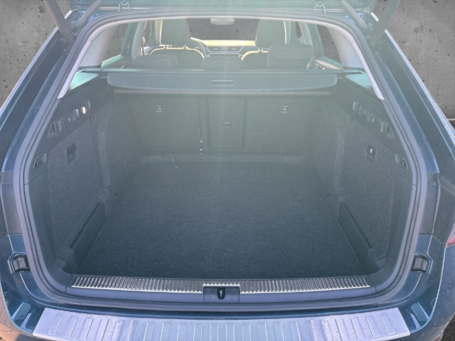 Fahrzeugabbildung SKODA Superb Combi 2.0 TDI DSG Style AHK LED SHZ NAVI