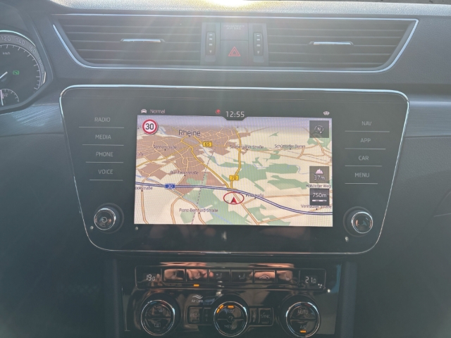 Fahrzeugabbildung SKODA Superb Combi 2.0 TDI DSG Style AHK LED SHZ NAVI