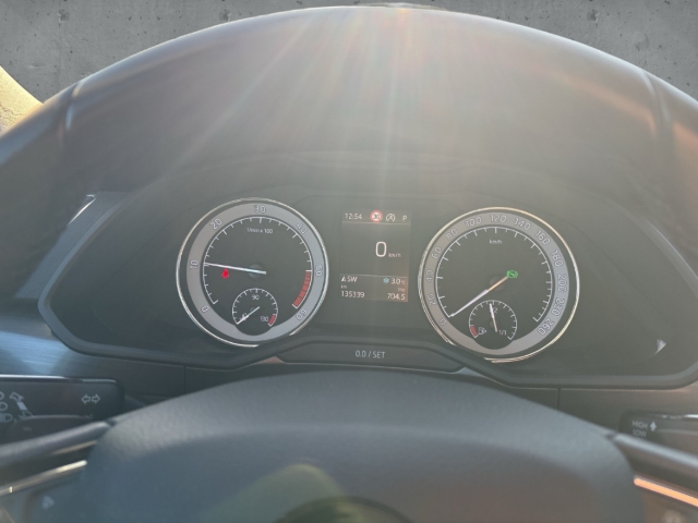 Fahrzeugabbildung SKODA Superb Combi 2.0 TDI DSG Style AHK LED SHZ NAVI