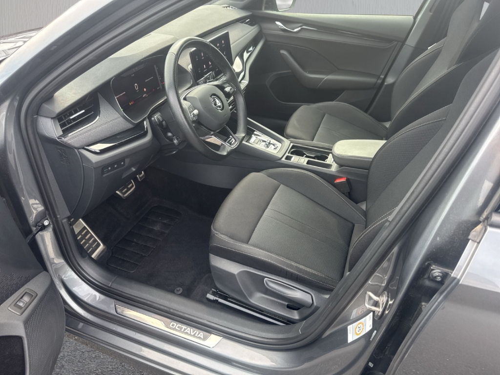 Fahrzeugabbildung SKODA Octavia Sportline iV ACC SHZ NAV KLIM HEAD UP