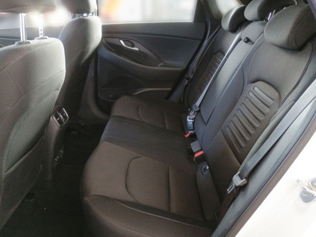 Fahrzeugabbildung Hyundai i30 FL 5-Trg 1.0 T-GDI MT Advantage MY25 Navi Digitales Cockpit LED Apple CarPlay