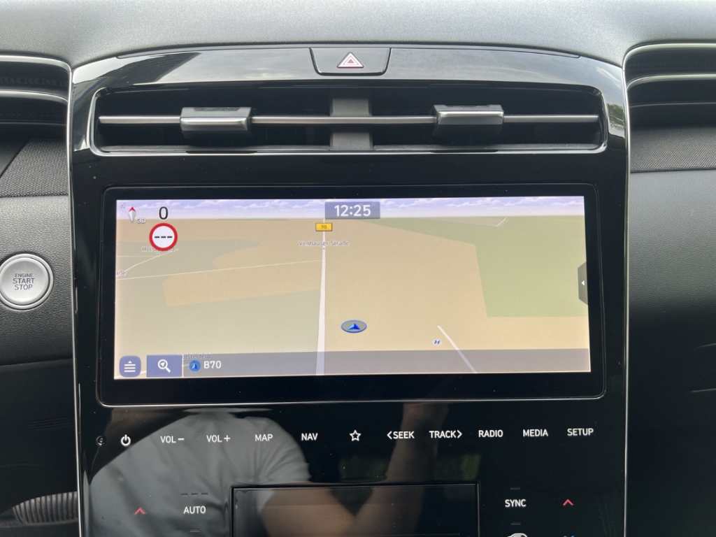 Fahrzeugabbildung Hyundai TUCSON Trend 2WD HEV 1.6 T-GDi TREND Navi LED ACC