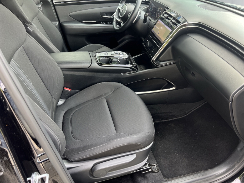 Fahrzeugabbildung Hyundai TUCSON Trend 2WD HEV 1.6 T-GDi TREND Navi LED ACC