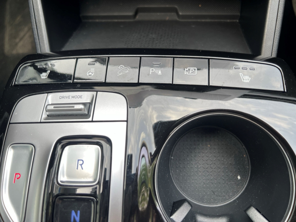 Fahrzeugabbildung Hyundai TUCSON Trend 2WD HEV 1.6 T-GDi TREND Navi LED ACC