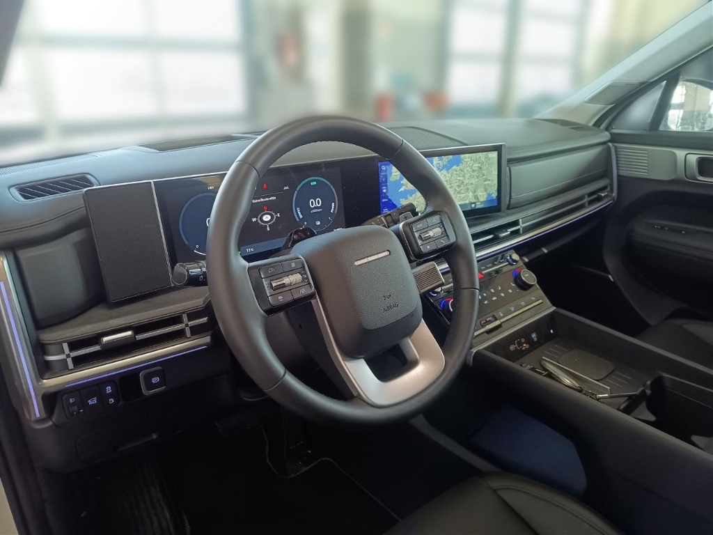 Fahrzeugabbildung Hyundai SANTA FE PHEV MY25 1.6 AT 4WD Signature Komf.P Tech.P AHK 5-Sitz Navi Leder Digi Cockpit