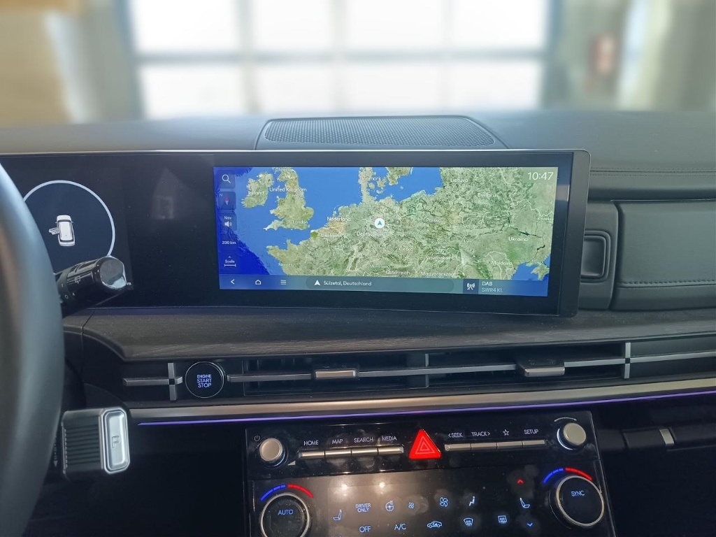 Fahrzeugabbildung Hyundai SANTA FE PHEV MY25 1.6 AT 4WD Signature Komf.P Tech.P AHK 5-Sitz Navi Leder Digi Cockpit