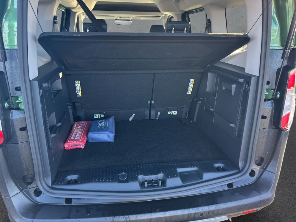 Fahrzeugabbildung Ford Tourneo Courier Active DCT Navi ACC BLIS Winter Klimaaut.