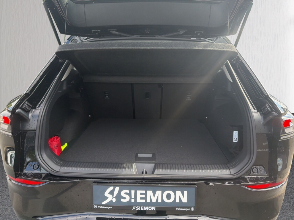 Fahrzeugabbildung Volkswagen T-Roc 110 kW Life 1.5 eTSI DSG ENERGY AHK ACC AppConnect Kam