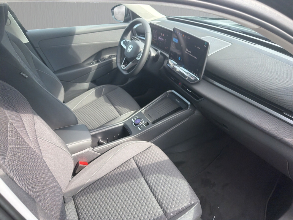 Fahrzeugabbildung Volkswagen T-Roc 110 kW Life 1.5 eTSI DSG ENERGY AHK ACC AppConnect Kam