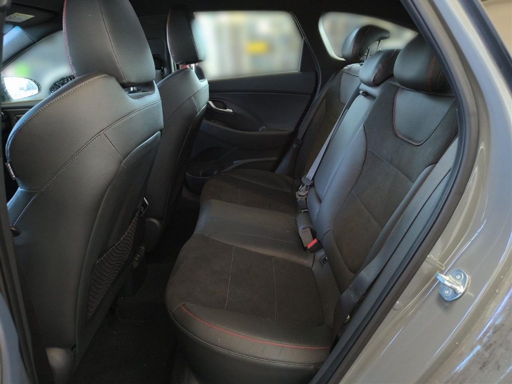 Fahrzeugabbildung Hyundai i30 FL Kombi 1.5 T-GDI 48V DCT N-Line Sitz-Paket MY25 Sportpaket Navi Digitales Cockpit