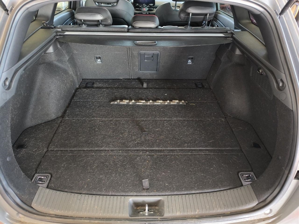 Fahrzeugabbildung Hyundai i30 FL Kombi 1.5 T-GDI 48V DCT N-Line Sitz-Paket MY25 Sportpaket Navi Digitales Cockpit