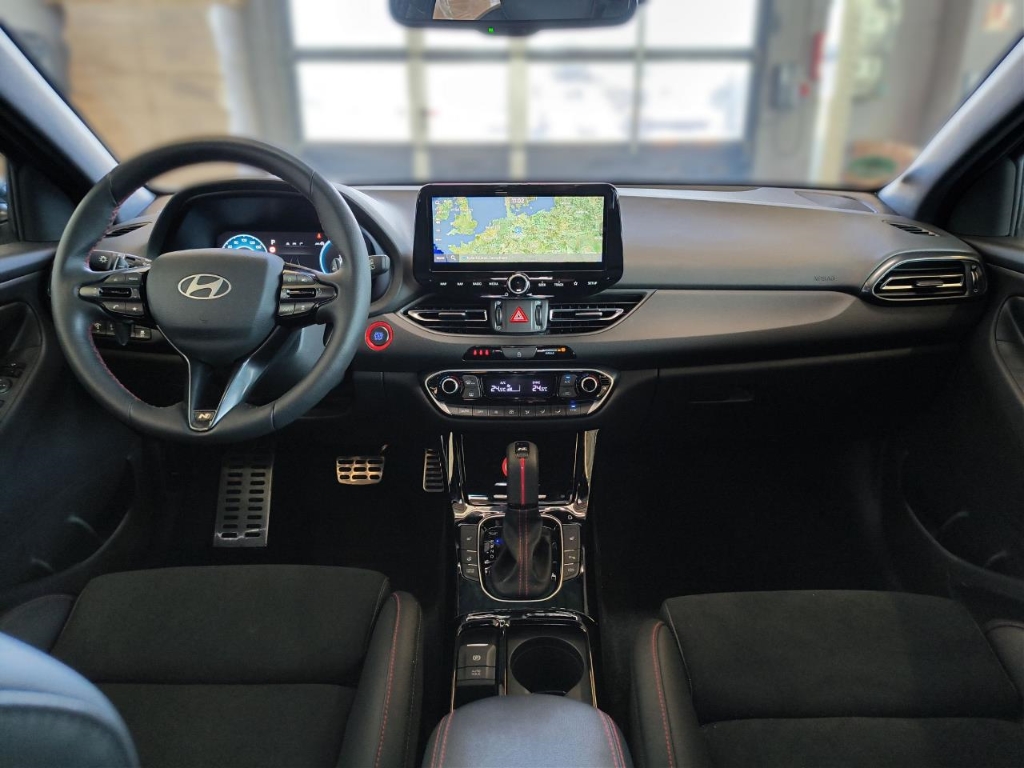 Fahrzeugabbildung Hyundai i30 FL Kombi 1.5 T-GDI 48V DCT N-Line Sitz-Paket MY25 Sportpaket Navi Digitales Cockpit