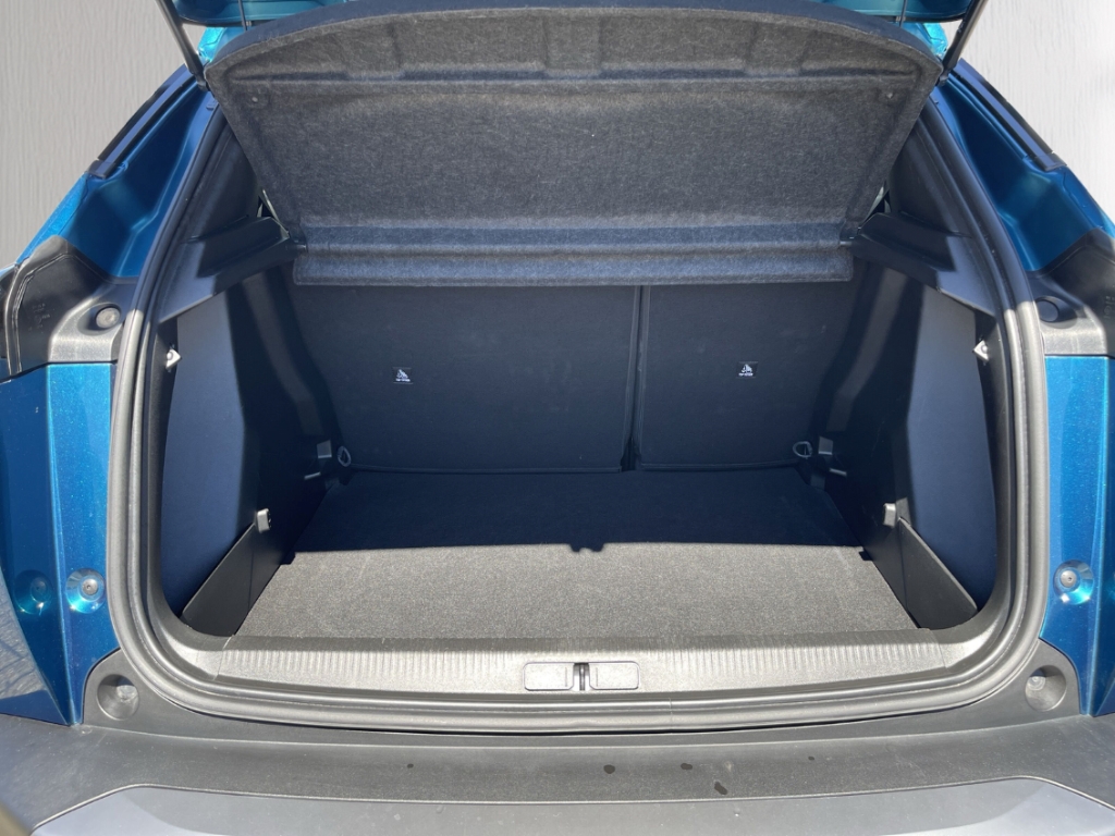 Fahrzeugabbildung Peugeot 2008 Allure LED PDC Kamera Alu 17