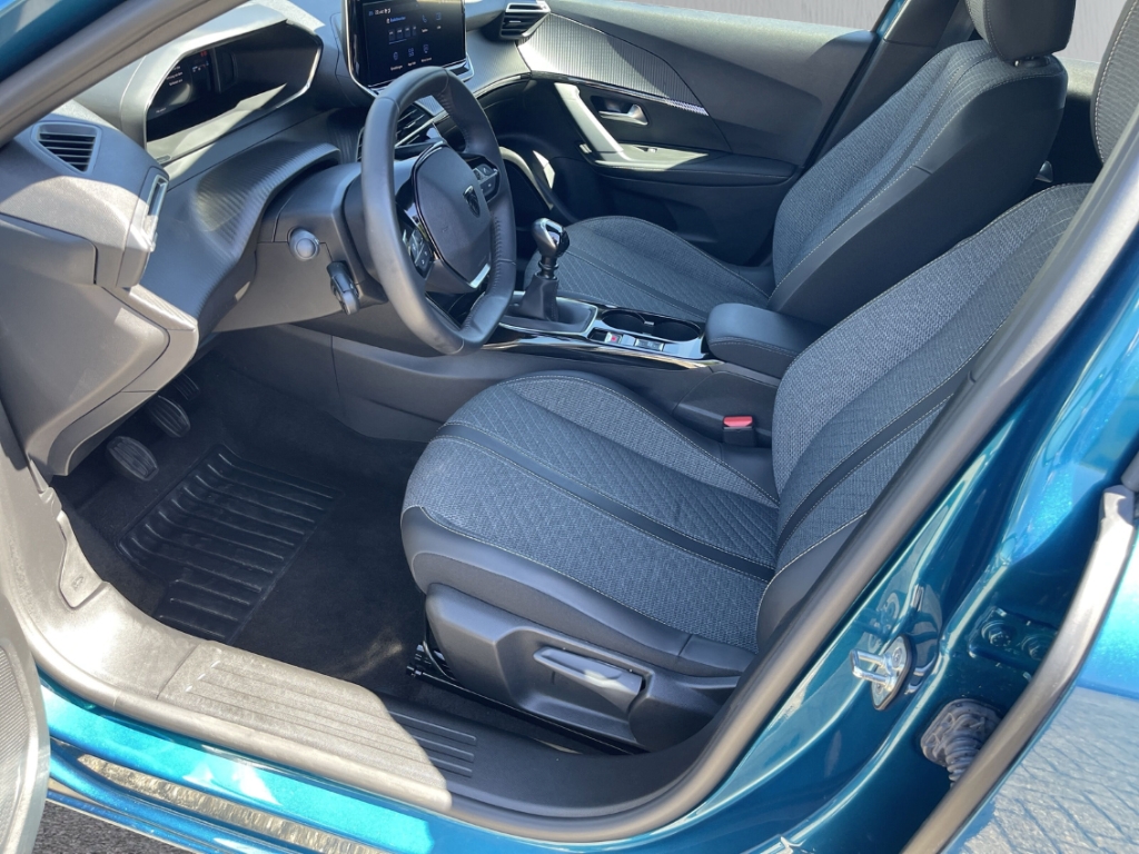 Fahrzeugabbildung Peugeot 2008 Allure LED PDC Kamera Alu 17