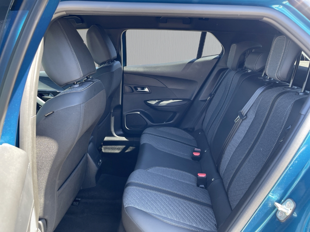Fahrzeugabbildung Peugeot 2008 Allure LED PDC Kamera Alu 17