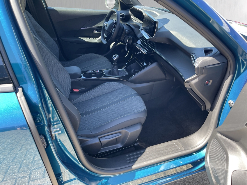 Fahrzeugabbildung Peugeot 2008 Allure LED PDC Kamera Alu 17