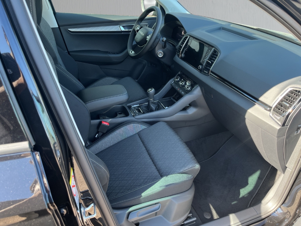 Fahrzeugabbildung SKODA Karoq 1.0 TSI TOUR Lodge Matrix AHK eHeck SHZ PDC
