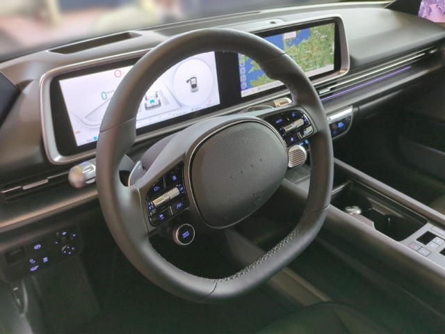 Fahrzeugabbildung Hyundai IONIQ 6 77,4kWh 4WD UNIQ Digi-Spiegel 20LM Schiebedach HUD Navi Digitales Cockpit Memory Sitze