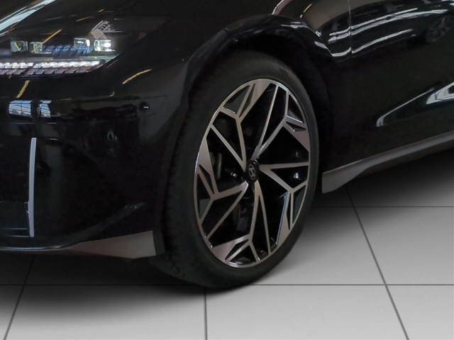 Fahrzeugabbildung Hyundai IONIQ 6 77,4kWh 4WD UNIQ Digi-Spiegel 20LM Schiebedach HUD Navi Digitales Cockpit Memory Sitze