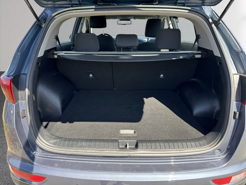 Fahrzeugabbildung Kia Sportage 2.0 CRDi 4WD Vision Navi AHK RKam SHZ PDC